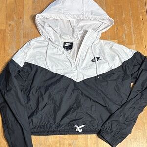 Nike Lightweight Cropped Hooded Jacket